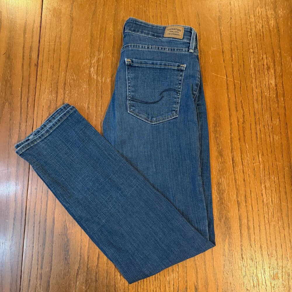 Signature by Levi Strauss Women's Mid Rise Slim Jeans 6M Dark Wash Stretch Denim